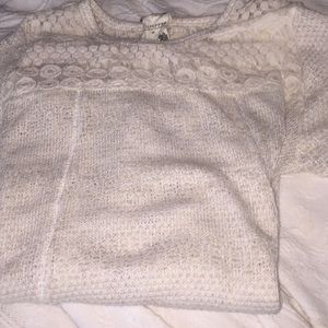 New cream colored flower top